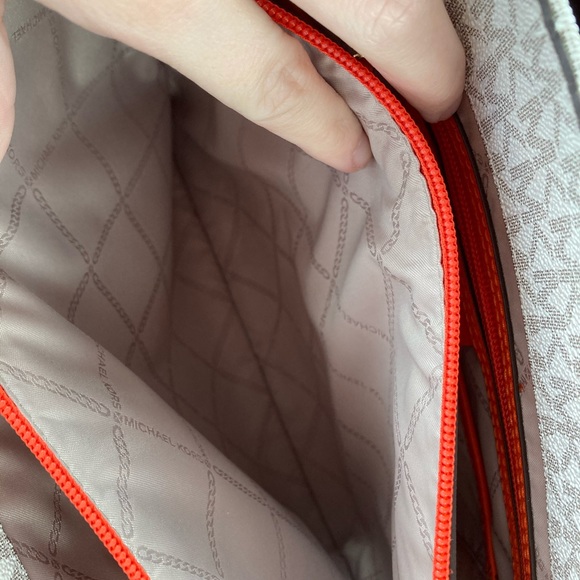 Michae Kors Purse - Picture 5 of 8